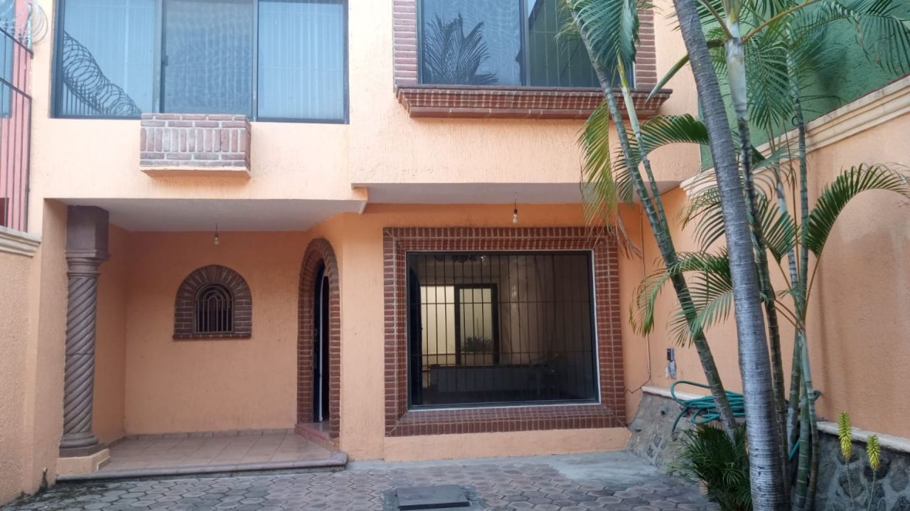 Casas en A V Hermosa