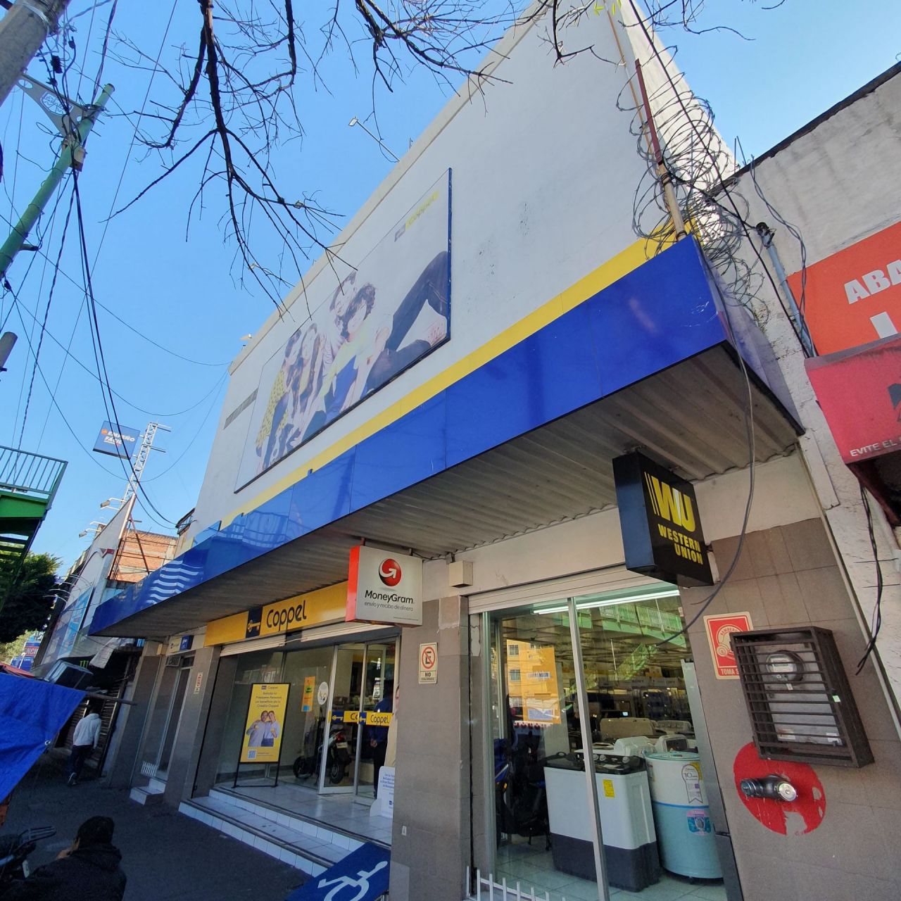 Locales comerciales en El Manto