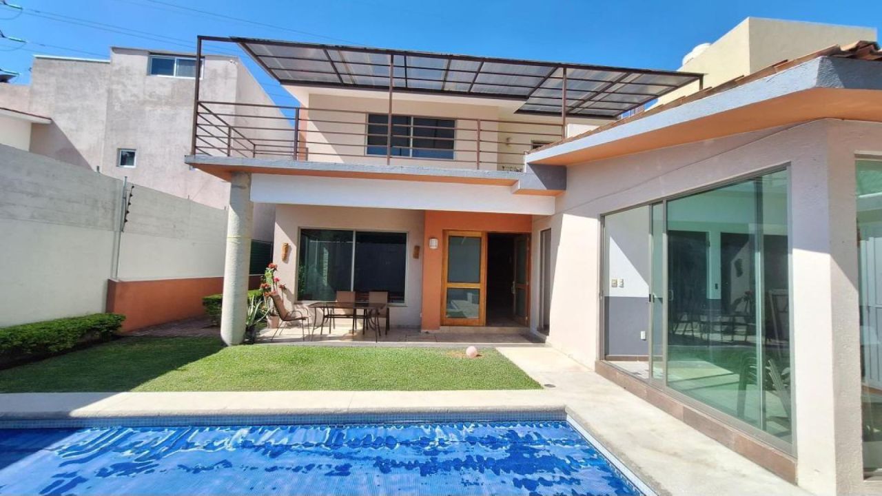 Condominios en Par Vial