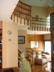 {"esp":"Sala y bar","ing":"Bar and living room"}