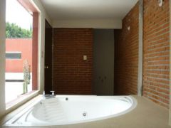 {"esp":"Jacuzzi","ing":"Jacuzzi"}