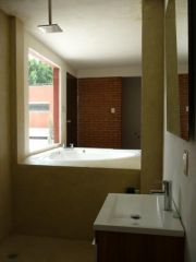 {"esp":"Ba\u00c3\u00b1o principal","ing":"Master bedroom bathroom"}