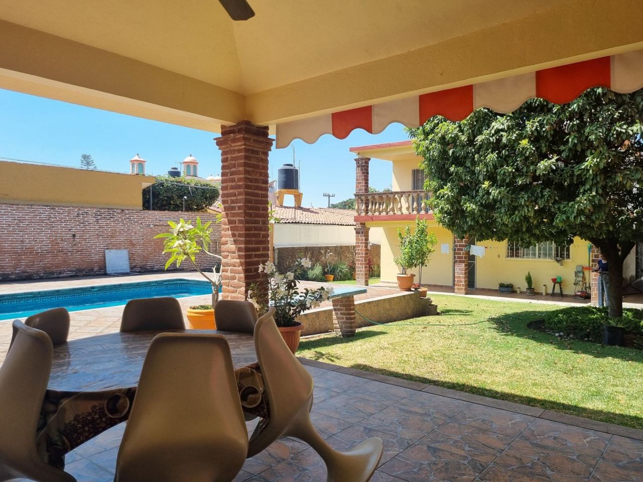 VENDO CASA EN LAS BRISAS, MOR.