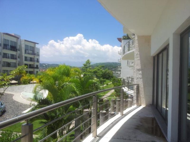 Condominios en Country Club Paraiso