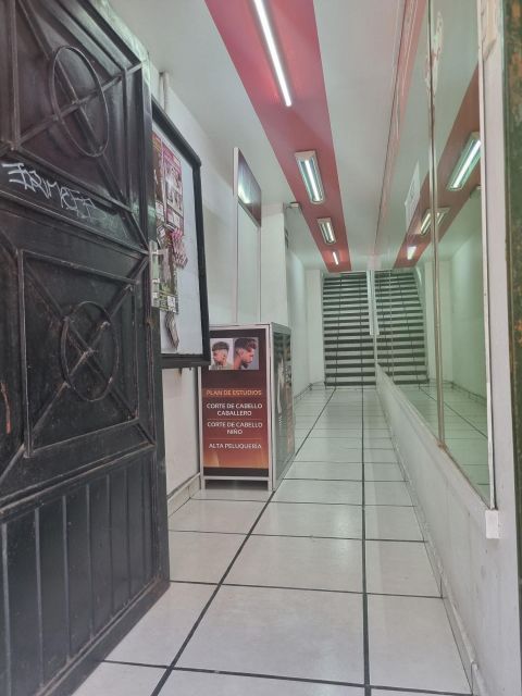 {"esp":"Acceso a 1er piso","ing":""}