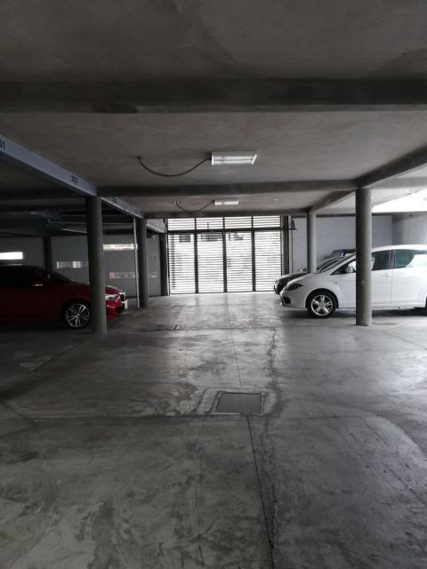 {"esp":"garaje 2 cubierto","ing":""}