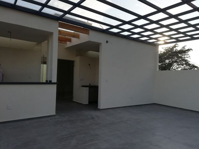 {"esp":"Roof Garden","ing":""}