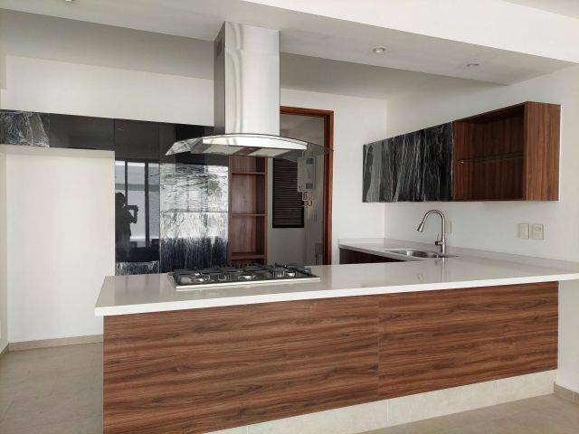{"esp":"cocina equipada","ing":""}