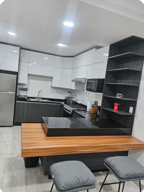 {"esp":"Cocina con barra desayunador","ing":""}