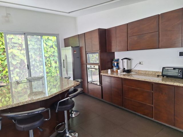 {"esp":"Cocina equipada","ing":""}