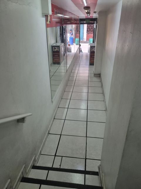 {"esp":"Acceso a Planta Alta.","ing":""}