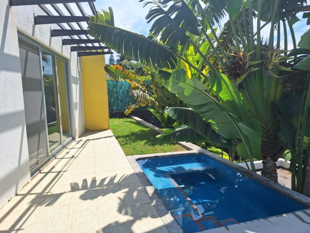 {"esp":"Jacuzzi y terraza de Recamara principal","ing":""}