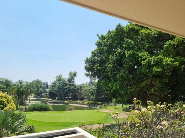 {"esp":"Vista de la recamara principal al campo y balcon","ing":""}