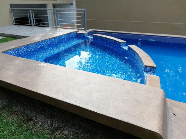 {"esp":"Jacuzzi","ing":""}