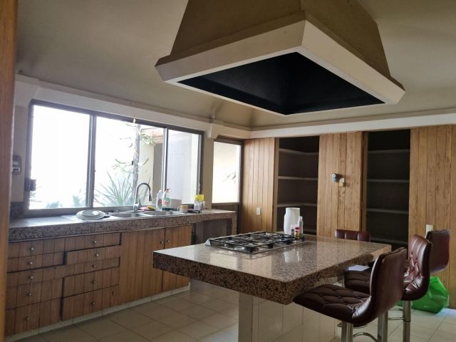 {"esp":"Cocina equipada","ing":""}