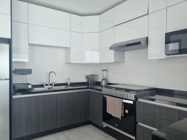 {"esp":"Cocina equipada","ing":""}
