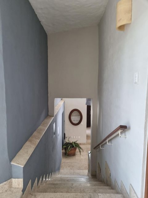 {"esp":"Escaleras","ing":""}