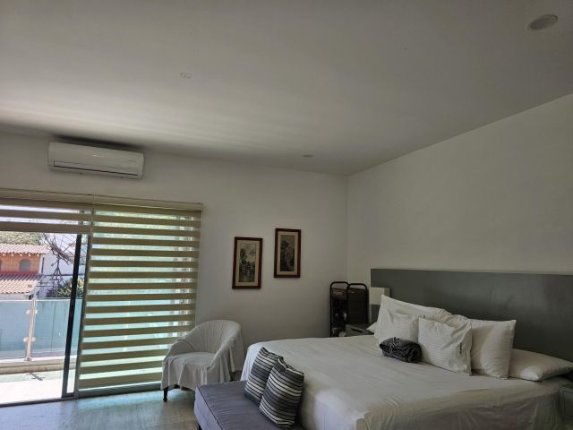 {"esp":"Recamara en Planta Alta con ba\u00f1o y closet","ing":""}