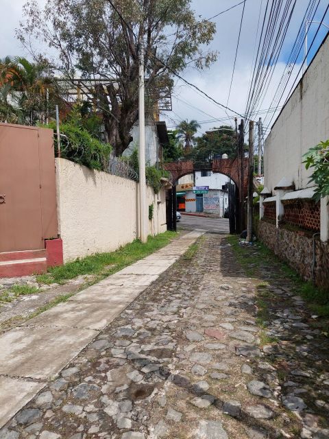 {"esp":"ACCESO A LA PRIVADA","ing":""}