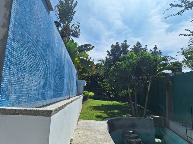 {"esp":"Muro llor\u00f3n","ing":""}