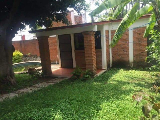 {"esp":"bungalo","ing":""}