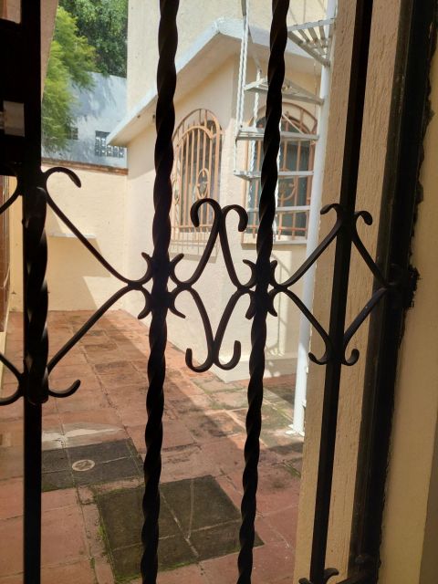 {"esp":"Patio interior","ing":""}