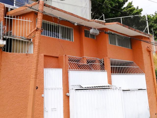 {"esp":"Fachada Principal","ing":""}