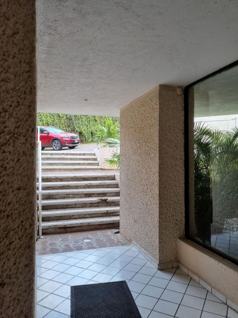 {"esp":"Acceso al edificio","ing":""}