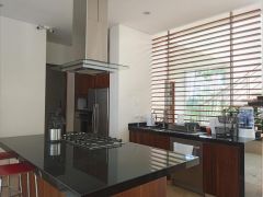 {"esp":"cocina equipada","ing":""}