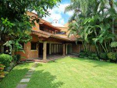 {"esp":"Fachada posterior","ing":""}