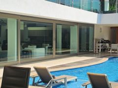 {"esp":"Fachada principal","ing":""}