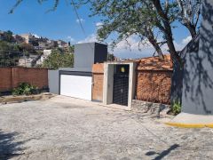 {"esp":"Fachada principal","ing":""}