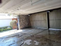 {"esp":"Estacionamiento para 3 autos","ing":""}