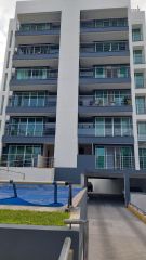 {"esp":"Fachada principal","ing":""}