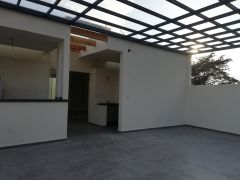 {"esp":"Roof Garden","ing":""}