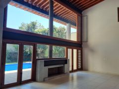 {"esp":"Sala Comedor","ing":""}