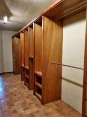 {"esp":"vestidor","ing":""}