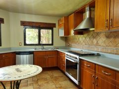 {"esp":"Cocina equipada","ing":""}