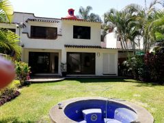 {"esp":"Fachada Posterior","ing":""}