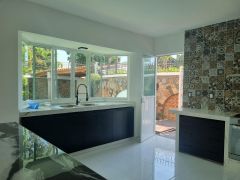 {"esp":"Cocina equipada","ing":""}