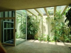 {"esp":"Acceso principal y elevador","ing":""}