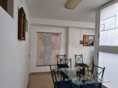 {"esp":"Local con 2 cub\u00edculos, 1\/2 ba\u00f1o y Recepci\u00f3n","ing":""}