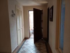 {"esp":"Acceso y salida a Recamaras.","ing":""}