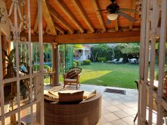 {"esp":"acceso a terraza y jard\u00edn","ing":""}