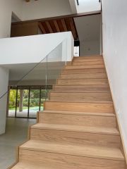 {"esp":"Acceso a Planta Alta.","ing":""}