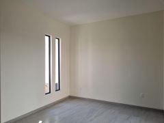 {"esp":"Recamara en Planta baja","ing":""}