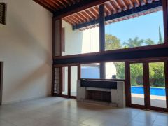 {"esp":"Sala doble altura","ing":""}