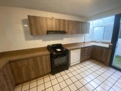 {"esp":"cocina equipada","ing":""}