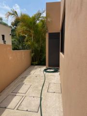 {"esp":"Patio de servicio","ing":""}