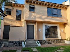 {"esp":"Fachada principal","ing":""}